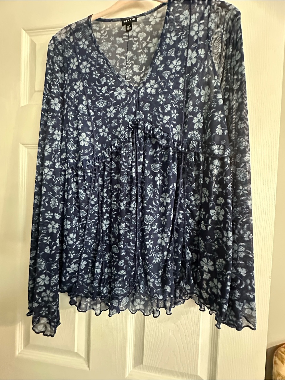 torrid Navy Floral V-Neck Long Sleeve Peplum Blouse Size 00 worn once